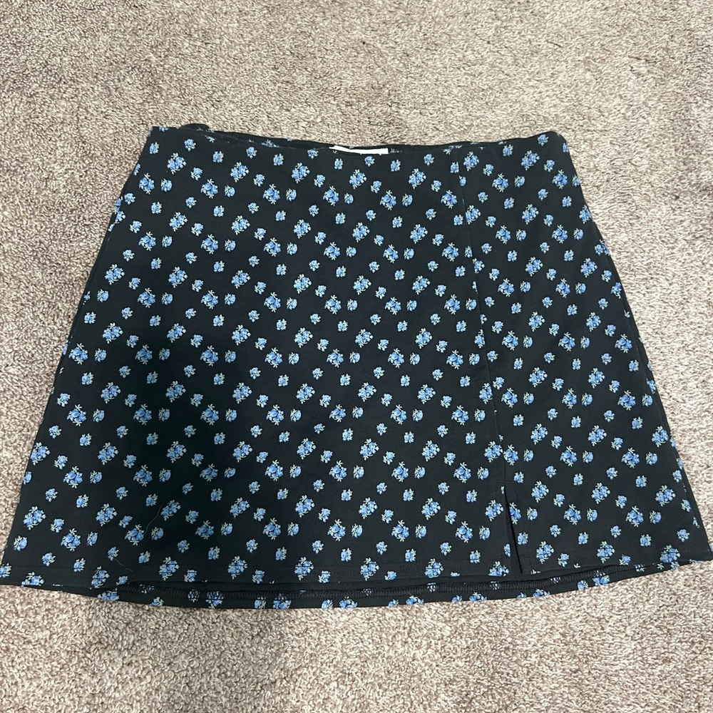 American Eagle Black and Blue Floral Skirt